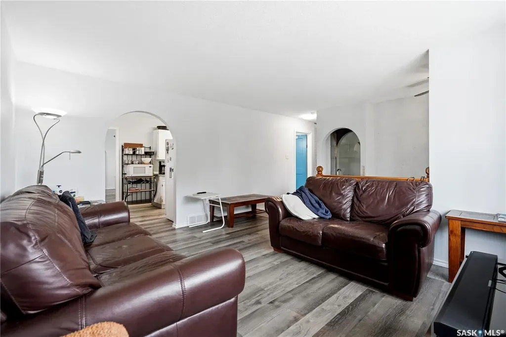 1223 Warner Street Moose Jaw SK S6H 6G9
