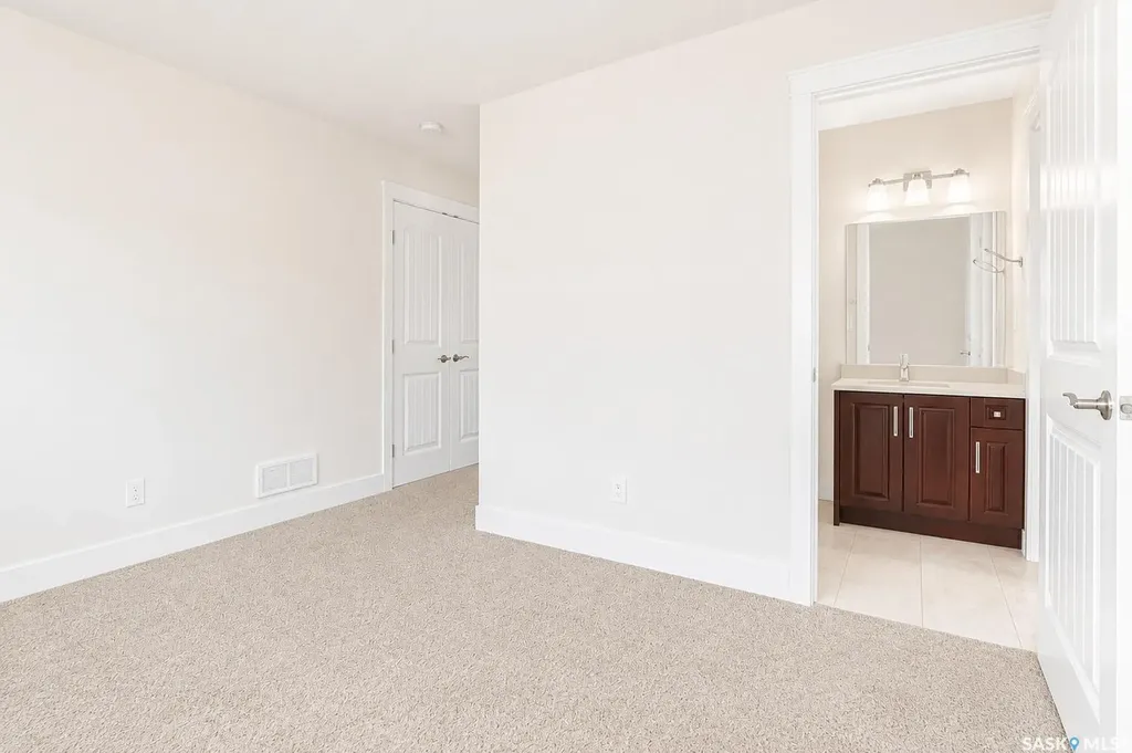 6 Mckenzie Landing White City SK S4L 0B2