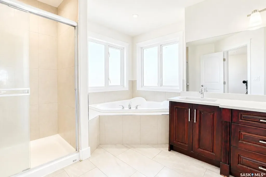 6 Mckenzie Landing White City SK S4L 0B2