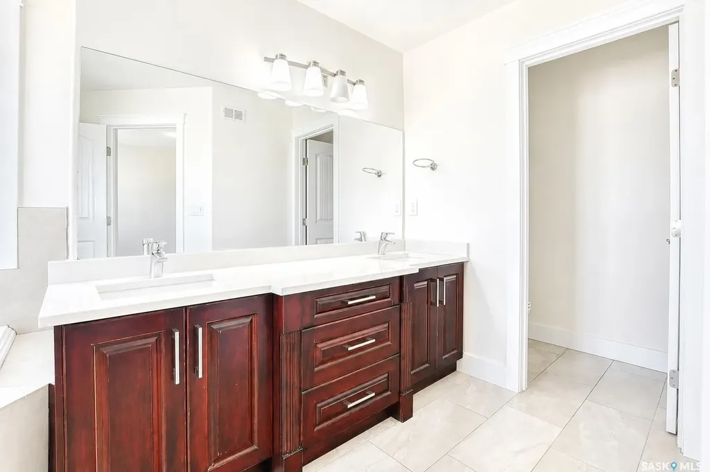 6 Mckenzie Landing White City SK S4L 0B2