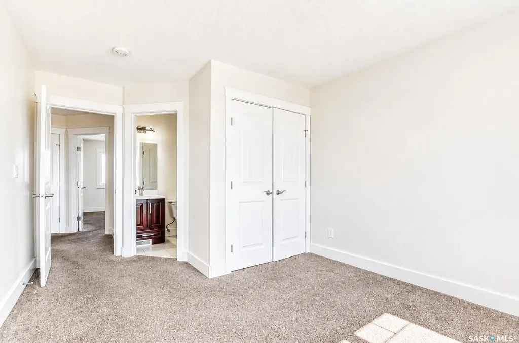 6 Mckenzie Landing White City SK S4L 0B2
