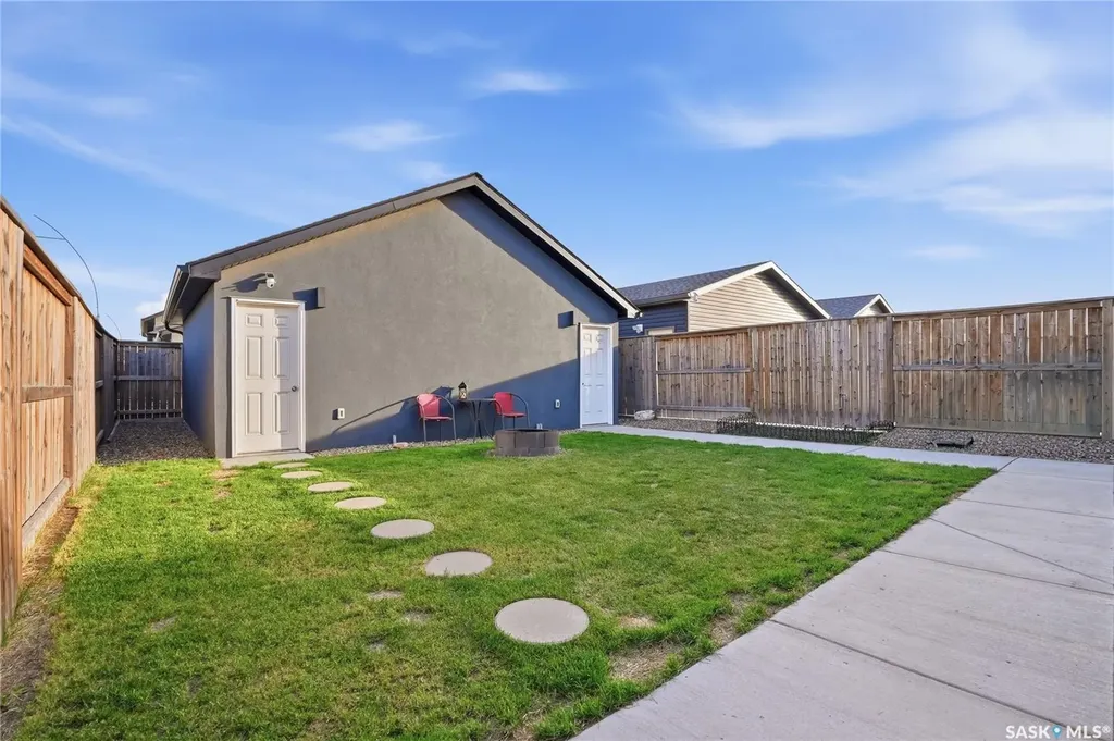 487 Kloppenburg Street Saskatoon SK S7W 0N8