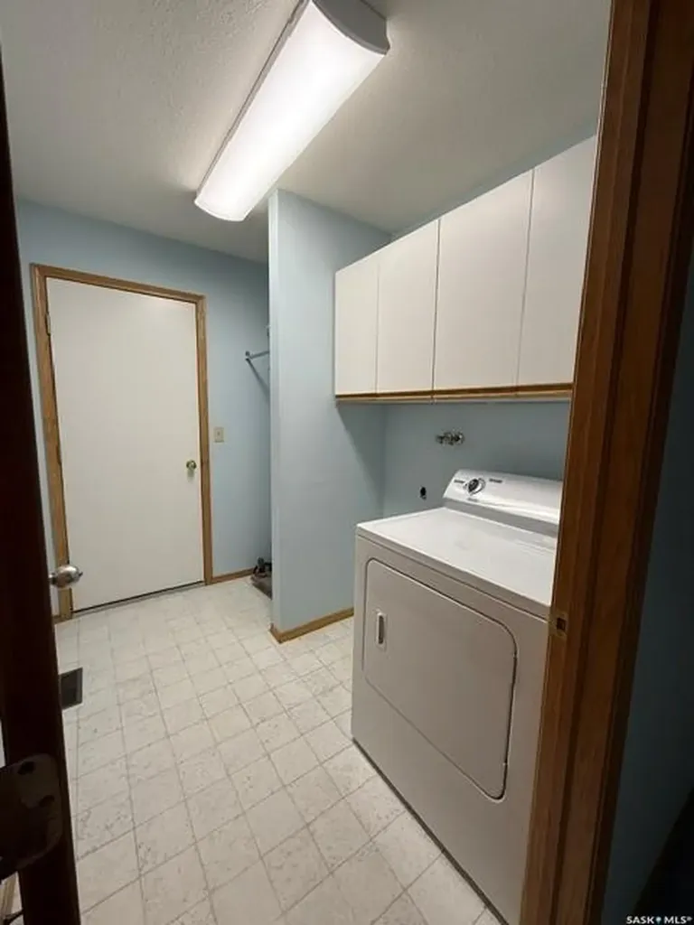420 Heritage Crescent Saskatoon SK S7H 5P3