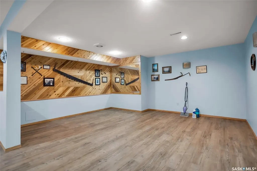 420 Heritage Crescent Saskatoon SK S7H 5P3