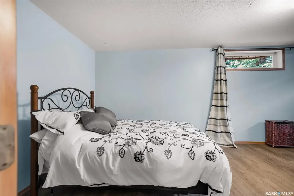 420 Heritage Crescent Saskatoon SK S7H 5P3