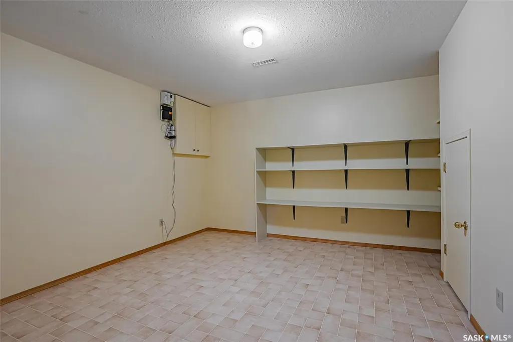 420 Heritage Crescent Saskatoon SK S7H 5P3
