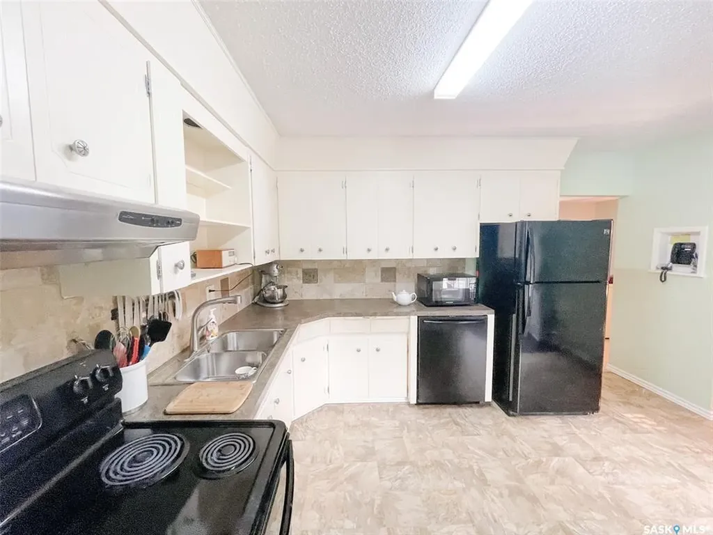 1617 Ruth Street E Saskatoon SK S7J 0L7