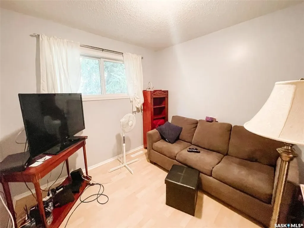 1617 Ruth Street E Saskatoon SK S7J 0L7