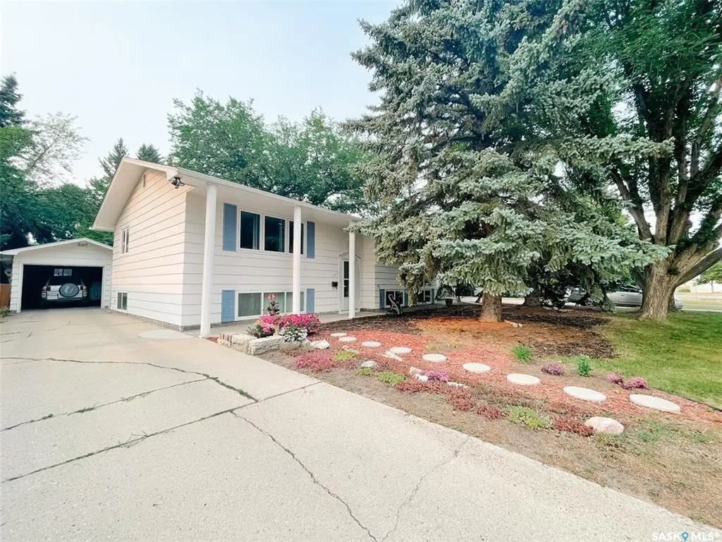 1617 Ruth Street E Saskatoon SK S7J 0L7