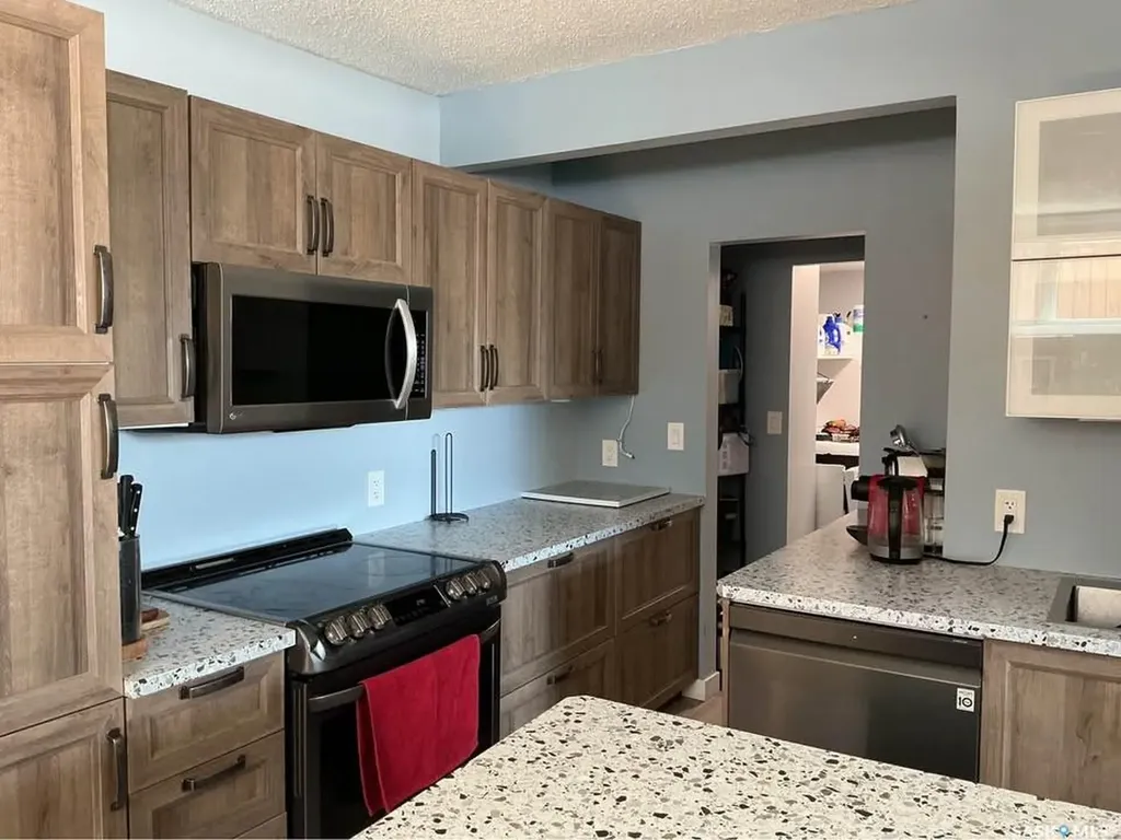 1617 Ruth Street E Saskatoon SK S7J 0L7