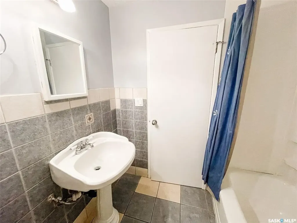 1617 Ruth Street E Saskatoon SK S7J 0L7