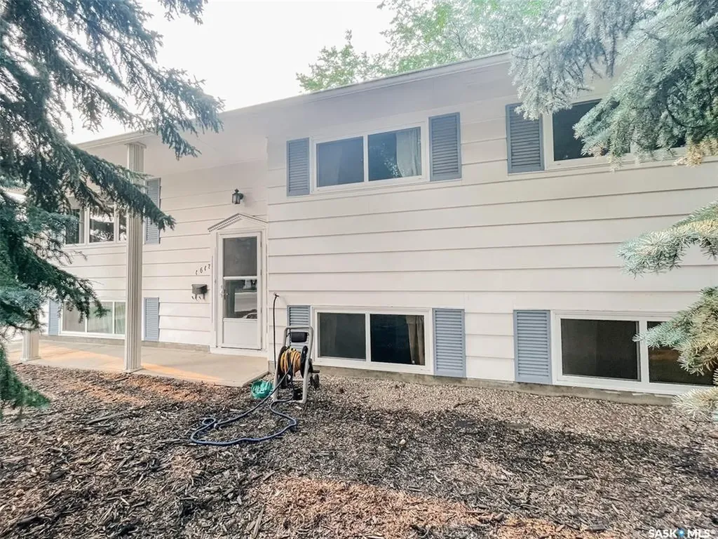 1617 Ruth Street E Saskatoon SK S7J 0L7