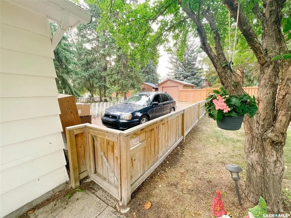 1617 Ruth Street E Saskatoon SK S7J 0L7