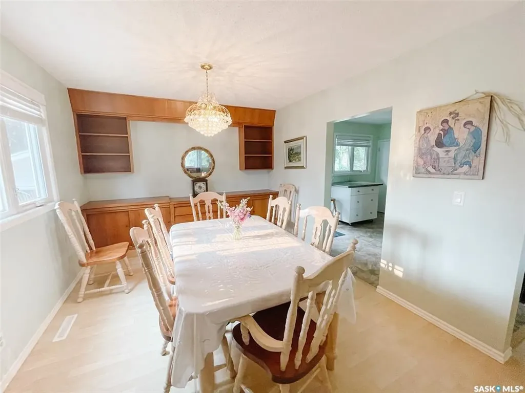 1617 Ruth Street E Saskatoon SK S7J 0L7