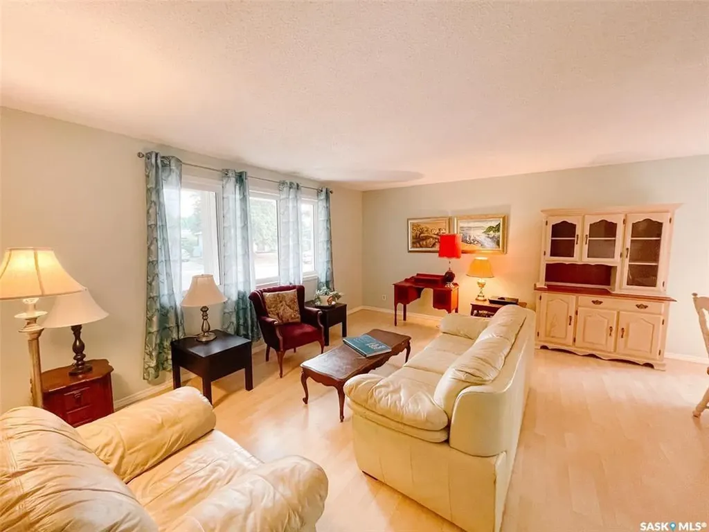 1617 Ruth Street E Saskatoon SK S7J 0L7