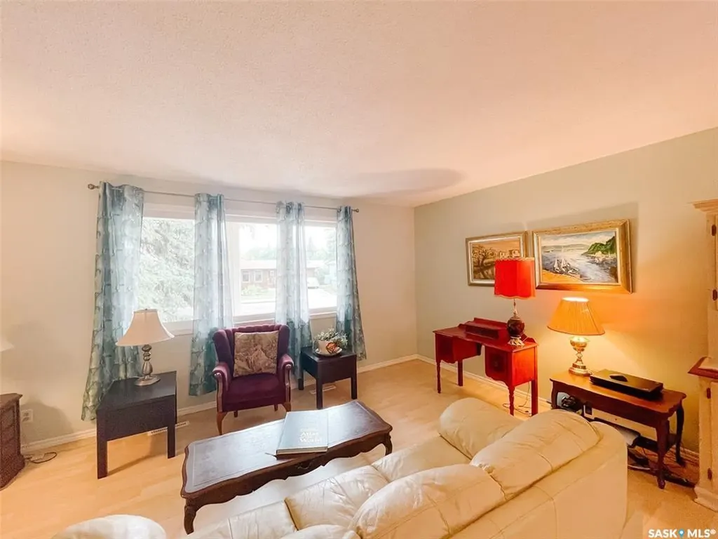 1617 Ruth Street E Saskatoon SK S7J 0L7