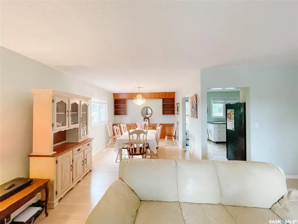 1617 Ruth Street E Saskatoon SK S7J 0L7