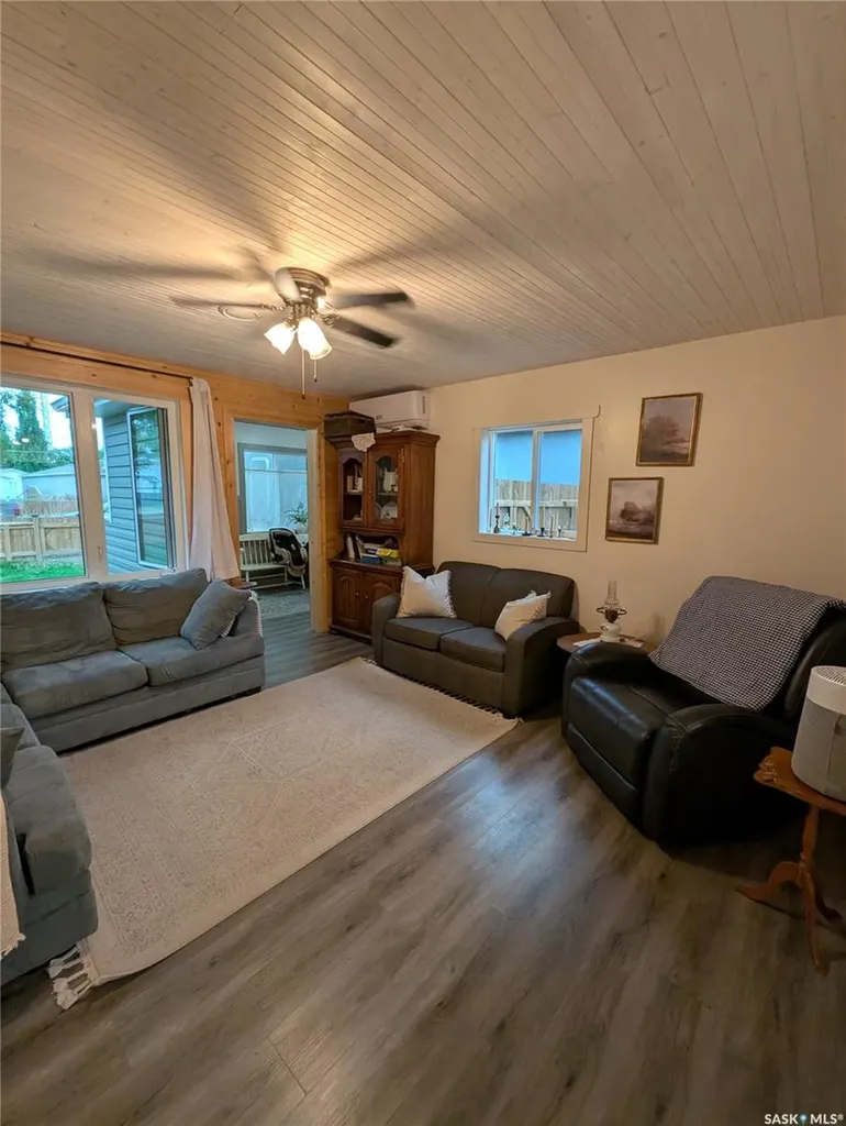 2009 7th Street Rosthern SK S0K 3R0
