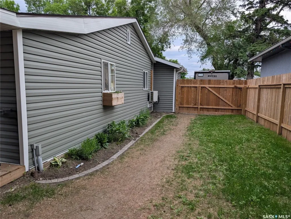 2009 7th Street Rosthern SK S0K 3R0