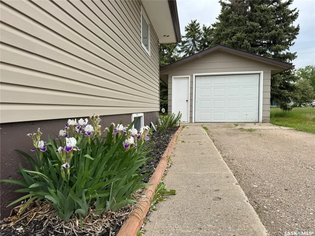 143 Broadway Street Foam Lake SK S0A 1A0