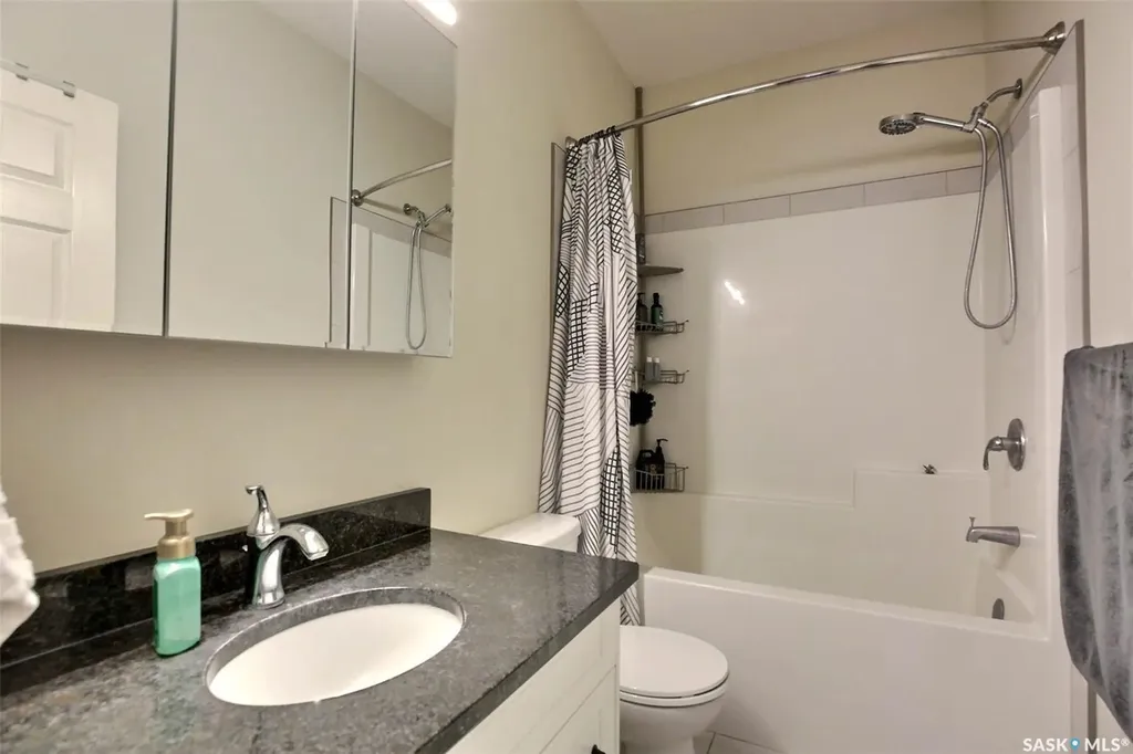 15 Yale Place White City SK S4L 0C7