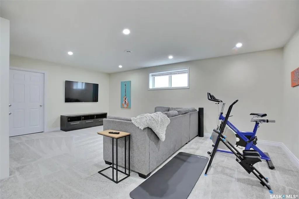15 Yale Place White City SK S4L 0C7