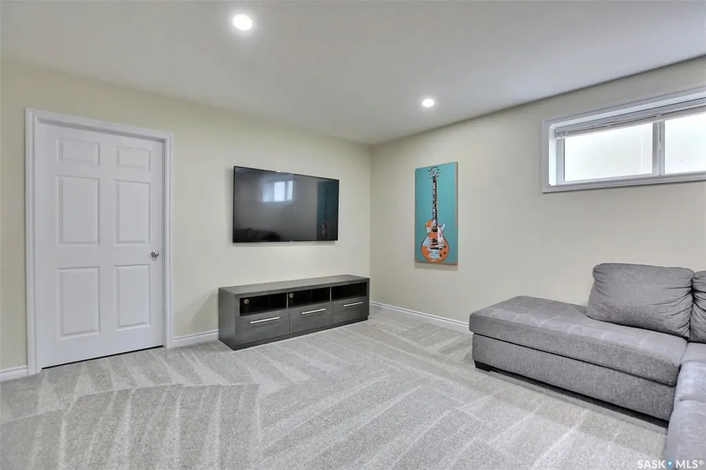 15 Yale Place White City SK S4L 0C7