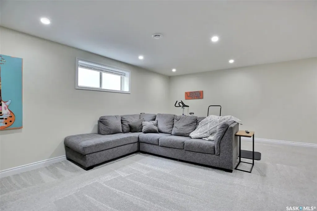 15 Yale Place White City SK S4L 0C7