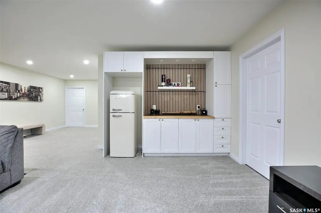 15 Yale Place White City SK S4L 0C7