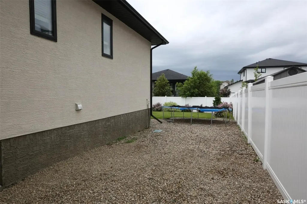 15 Yale Place White City SK S4L 0C7