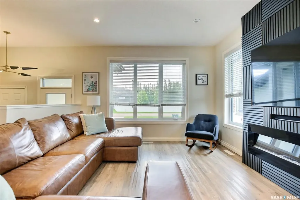 15 Yale Place White City SK S4L 0C7