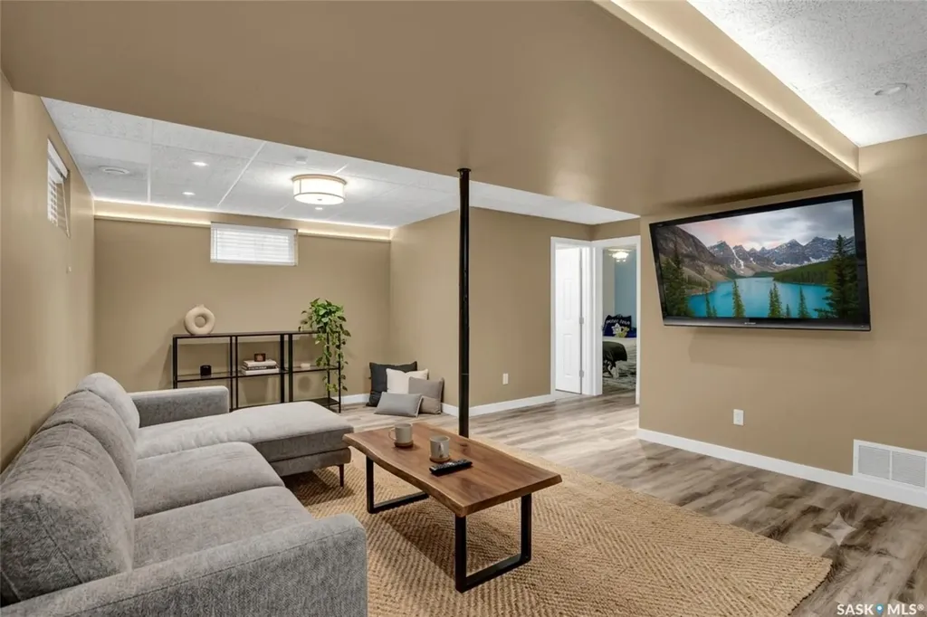 341 Lorne Street Regina SK S4R 2J3