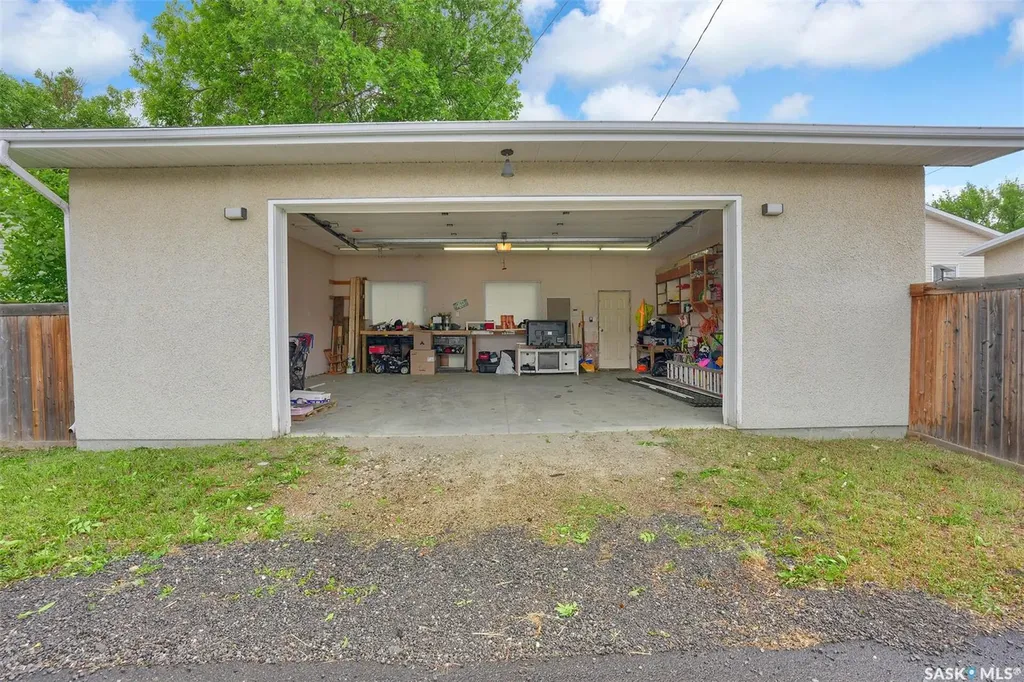 341 Lorne Street Regina SK S4R 2J3