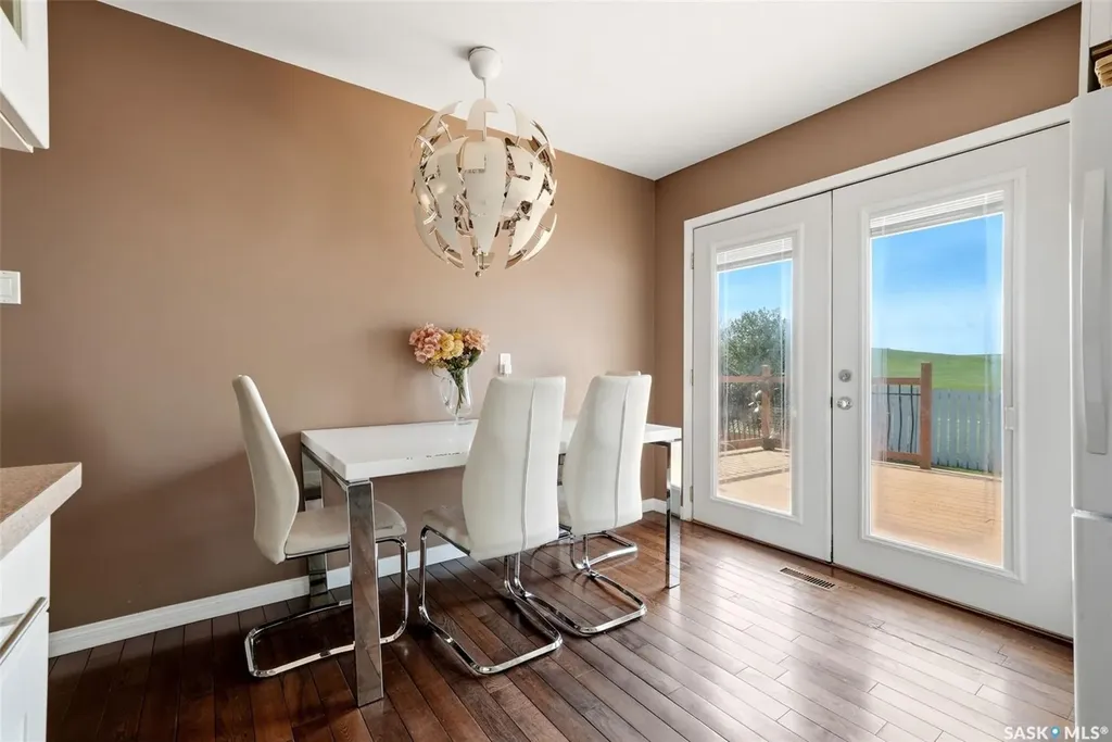 39 Bothwell Crescent Regina SK S4R 5Y7