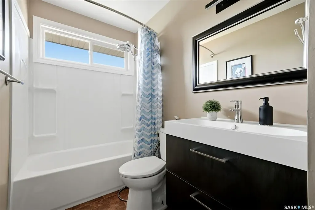 39 Bothwell Crescent Regina SK S4R 5Y7