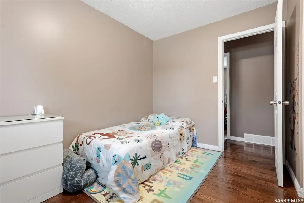 39 Bothwell Crescent Regina SK S4R 5Y7