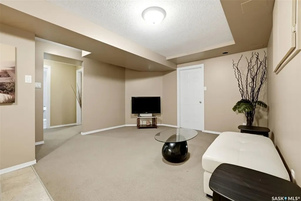 39 Bothwell Crescent Regina SK S4R 5Y7