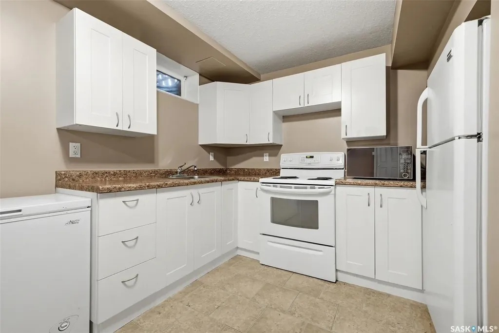39 Bothwell Crescent Regina SK S4R 5Y7