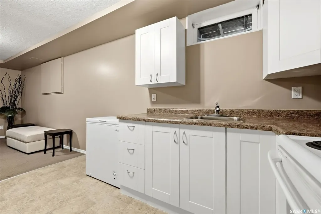 39 Bothwell Crescent Regina SK S4R 5Y7