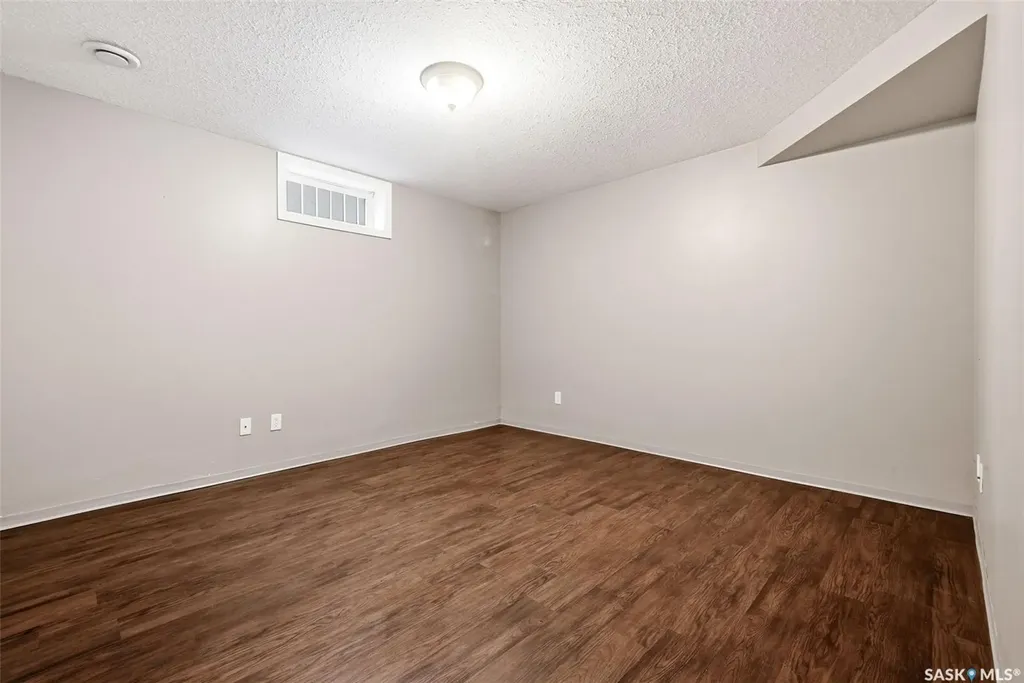 39 Bothwell Crescent Regina SK S4R 5Y7