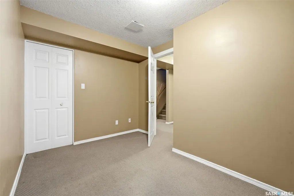 39 Bothwell Crescent Regina SK S4R 5Y7