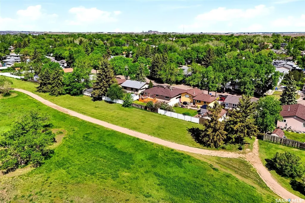 39 Bothwell Crescent Regina SK S4R 5Y7