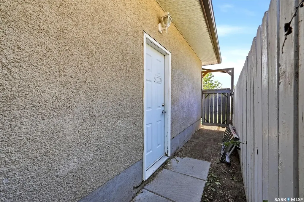39 Bothwell Crescent Regina SK S4R 5Y7