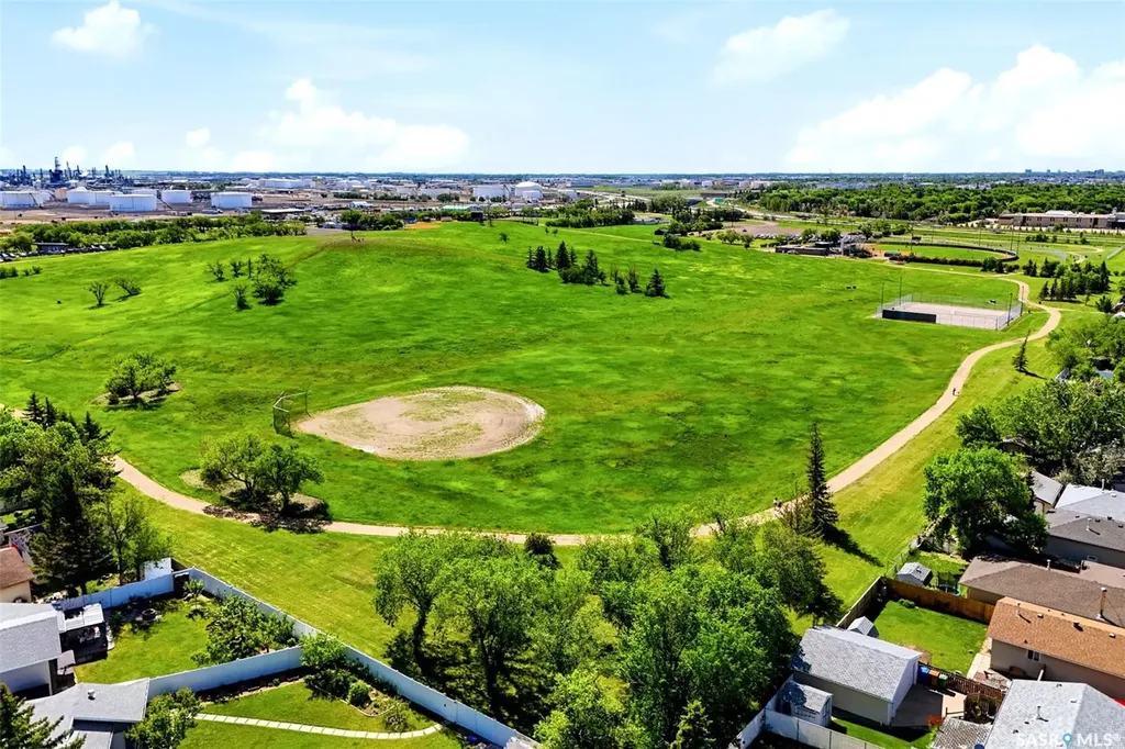 39 Bothwell Crescent Regina SK S4R 5Y7