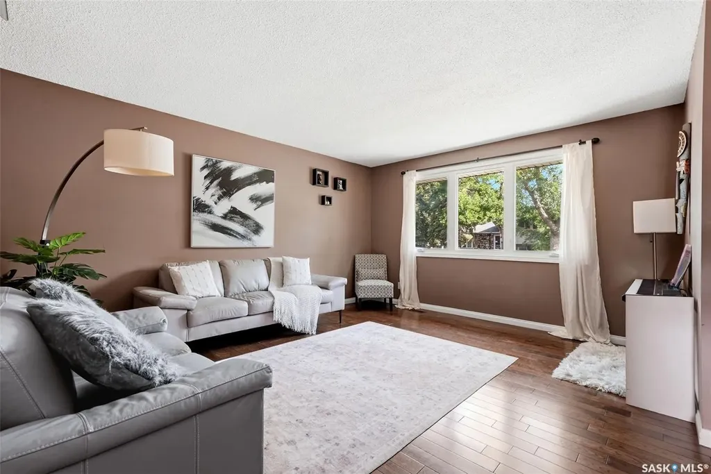 39 Bothwell Crescent Regina SK S4R 5Y7
