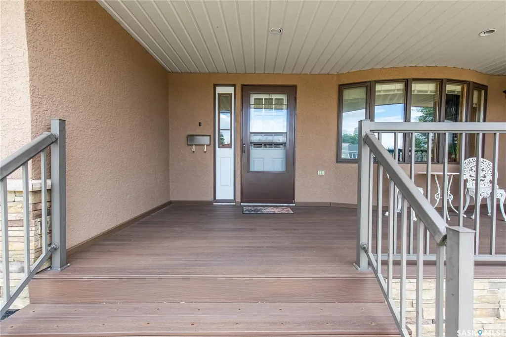 21 Thorn Crescent Moose Jaw SK S6J 1J3