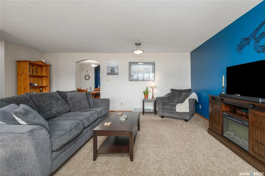 21 Thorn Crescent Moose Jaw SK S6J 1J3