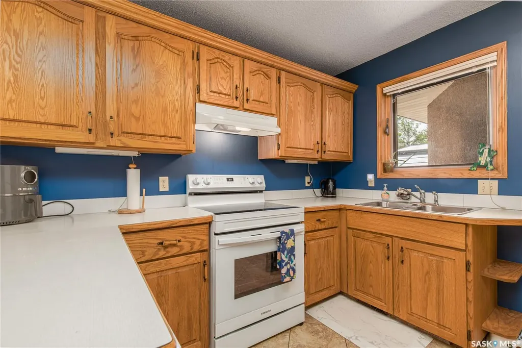 21 Thorn Crescent Moose Jaw SK S6J 1J3