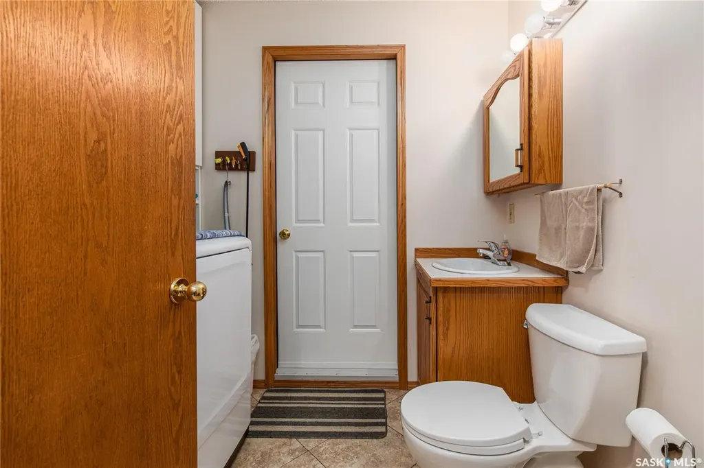 21 Thorn Crescent Moose Jaw SK S6J 1J3