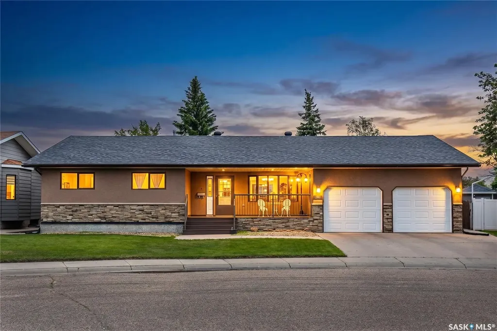 21 Thorn Crescent Moose Jaw SK S6J 1J3
